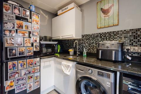 8 Jocelyn Mead, Crediton, EX17 2EN