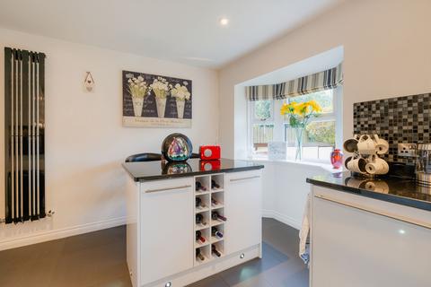 8 Jocelyn Mead, Crediton, EX17 2EN