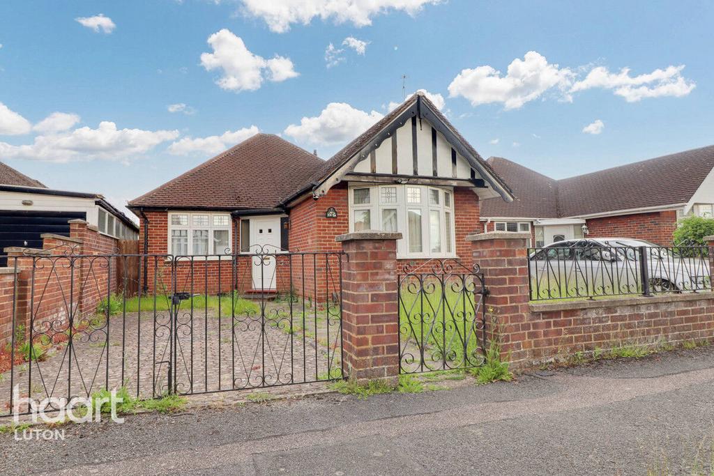 Welbury Avenue, Luton 3 bed detached bungalow for sale £485,000