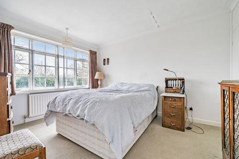 8 Heathfield Park, Midhurst, GU29 9HN