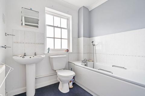 8 Heathfield Park, Midhurst, GU29 9HN
