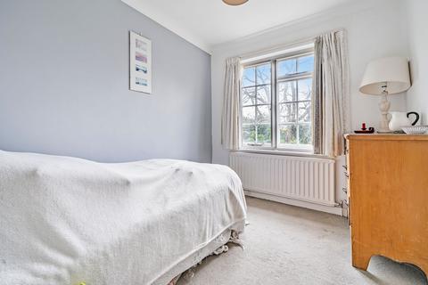 8 Heathfield Park, Midhurst, GU29 9HN