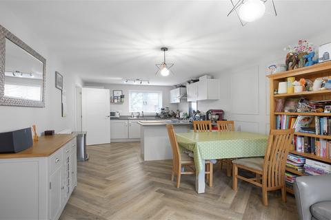 12 Pastures Drive, Solihull, B90 1US