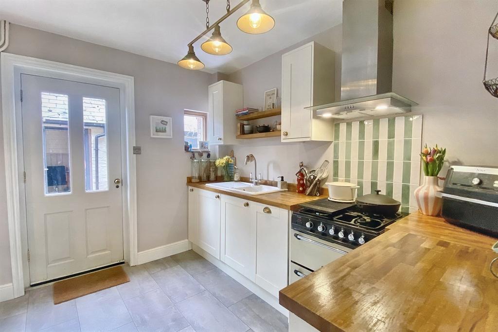 Kitchen / Dining Roo