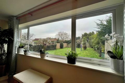 4 bedroom semi-detached house for sale, Fieldway Crescent, Cowes PO31