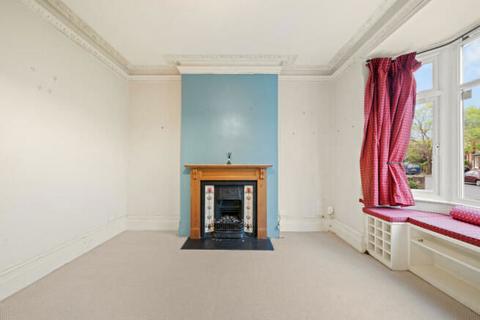 1 bedroom flat for sale, Cedars Road, Hampton Wick, Kingston upon Thames, London, KT1 4BE