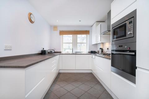 2 bedroom ground floor flat for sale, 9/2 New Cut Rigg, Trinity, Edinburgh, EH6 4QR