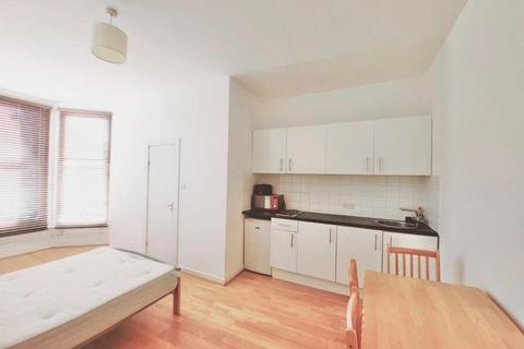 Studio to rent, Fordwych Road, London, NW2