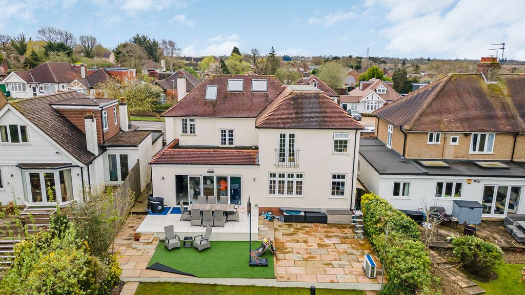 The Walk, Potters Bar, EN6 5 bed detached house for sale £1,395,000