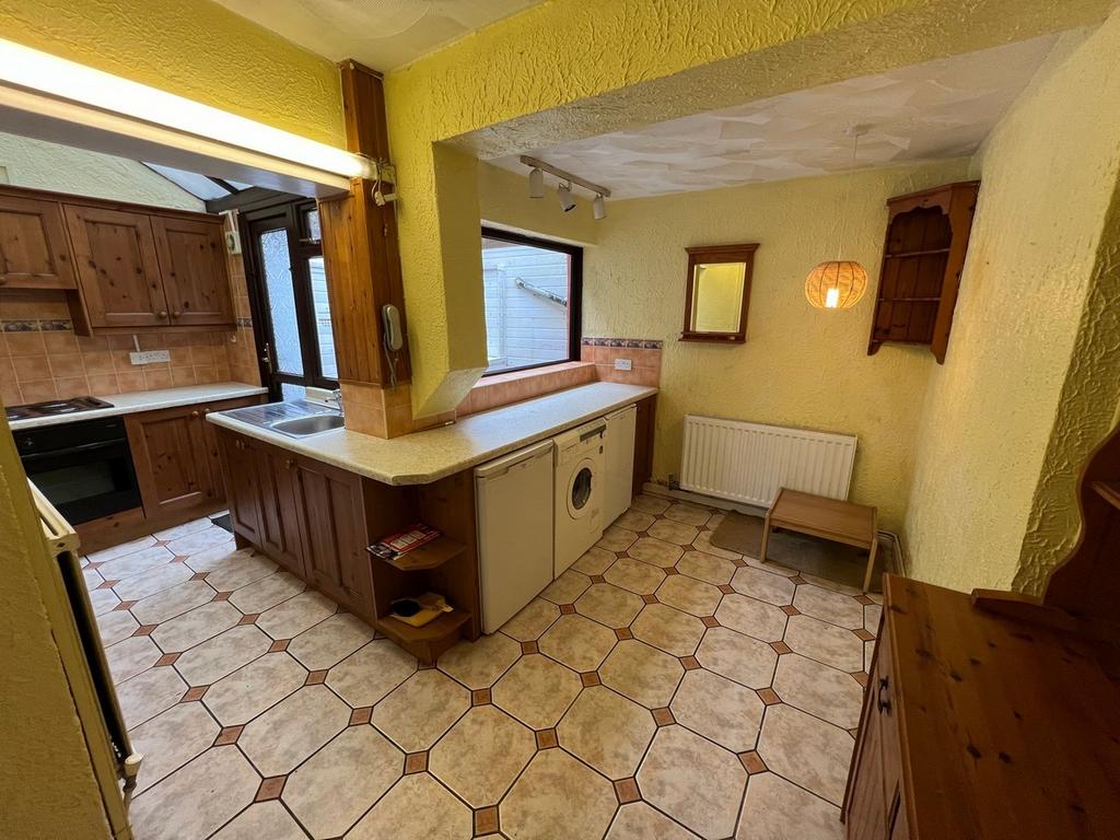 Ynyscynon Road Tonypandy Tonypandy 2 bed terraced house for sale £114,000