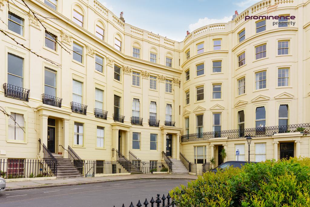 Brunswick Square, Hove BN3 1 bed flat for sale £325,000