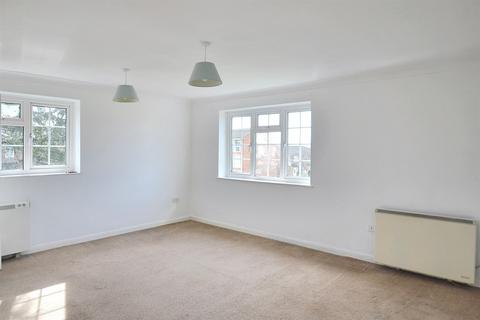 1 bedroom flat for sale, Chiltern Court, Rusper Road, Horsham, West Sussex, RH12
