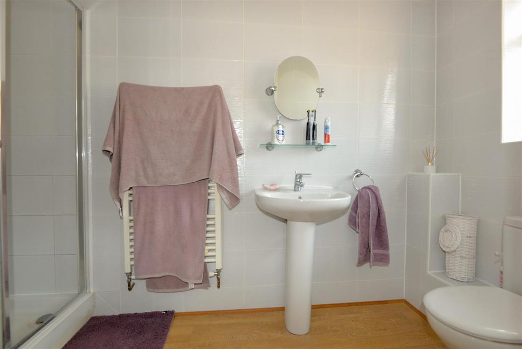 Ensuite 1.jpg