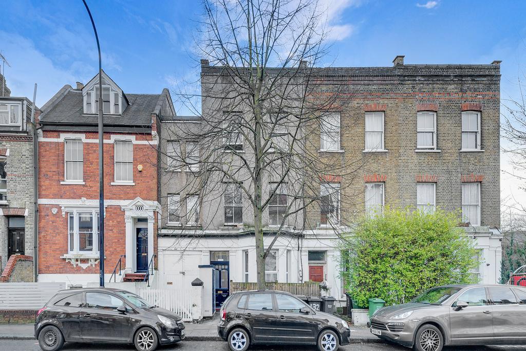 Iverson Road, London, NW6 Studio to rent £1,350 pcm (£312 pw)