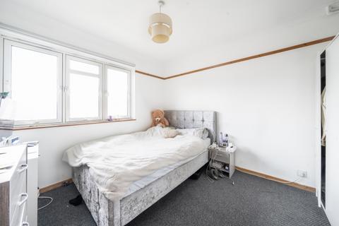 3 bedroom flat to rent, Phelp Street Kennington SE17