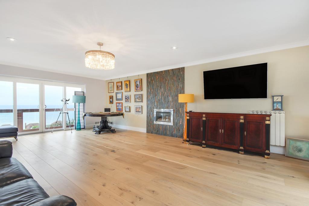Sitting/Dining Room