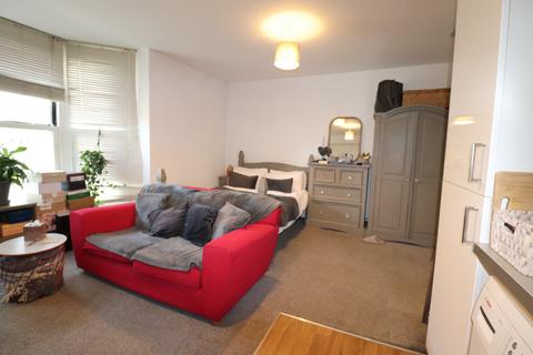 Studio to rent, Harborough Road, Kingsthorpe, Northampton, NN2