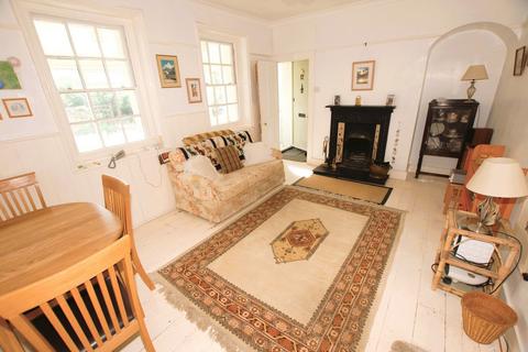 12 Coastguard Cottages, Hythe, CT21 6HN