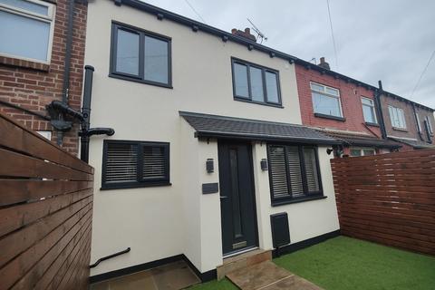 2 bedroom terraced house to rent, Longroyd Avenue, Leeds, West Yorkshire, LS11