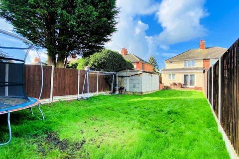 3 bedroom semi-detached house for sale, Narborough Road South, Braunstone Town, LE3