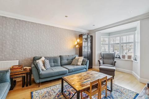 8 Oakview Close, Watford, WD19 4RA