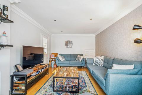 8 Oakview Close, Watford, WD19 4RA