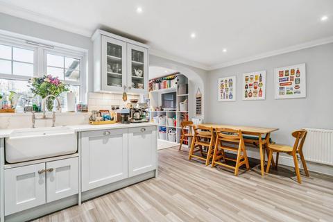 8 Oakview Close, Watford, WD19 4RA