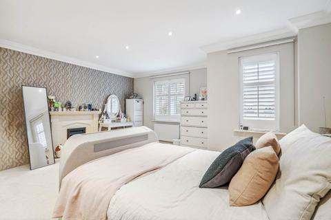 8 Oakview Close, Watford, WD19 4RA