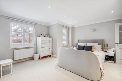 8 Oakview Close, Watford, WD19 4RA