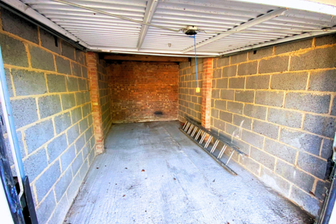 1 bedroom garage to rent, Garage Almond Grove, Gillingham, Kent