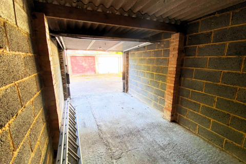 1 bedroom garage to rent, Garage Almond Grove, Gillingham, Kent