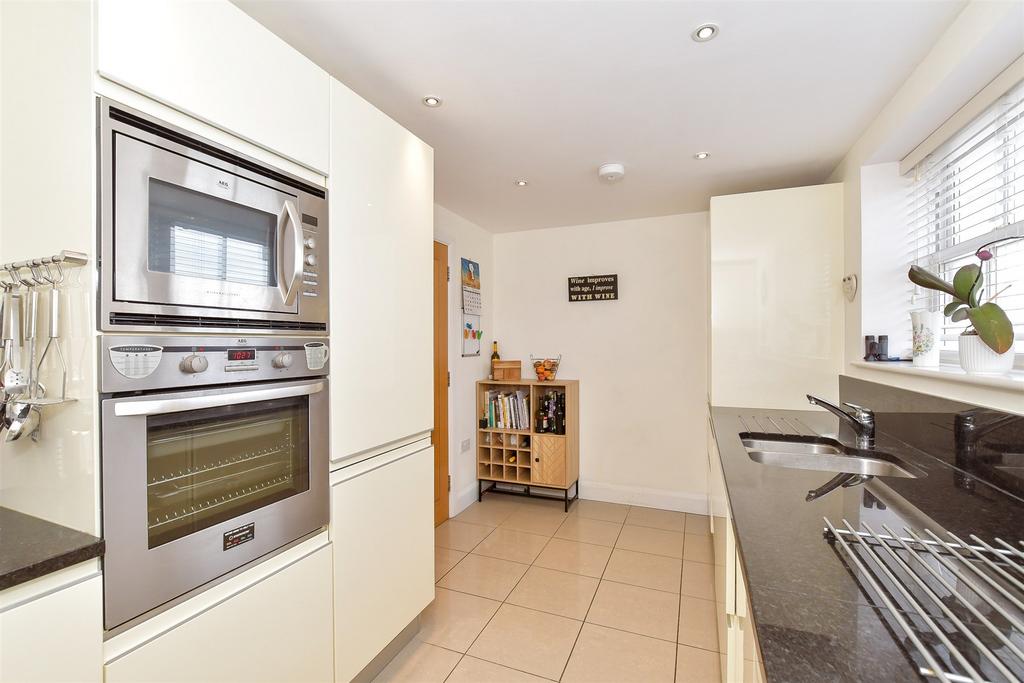The Esplanade, Bognor Regis, West Sussex 2 bed apartment for sale £