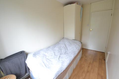 1 bedroom in a flat share to rent, Waynflete Square, London W10