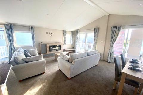 2 bedroom lodge for sale, Dovercourt Holiday Park