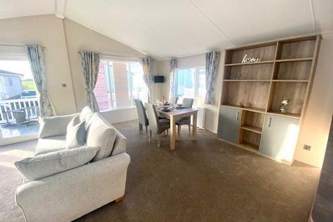 2 bedroom lodge for sale, Dovercourt Holiday Park
