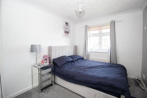 15 Warwick Road, Rainham, RM13 9XU