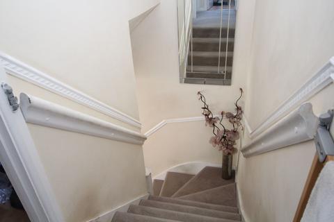 15 Warwick Road, Rainham, RM13 9XU