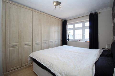 15 Warwick Road, Rainham, RM13 9XU