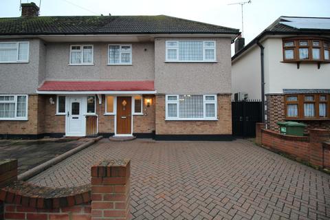 3 bedroom terraced house to rent, Rainham RM13