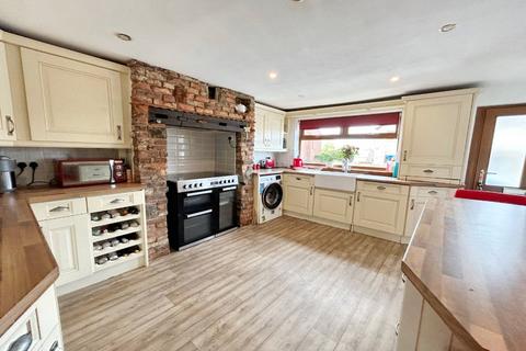 3 bedroom end of terrace house for sale, Brandy Carr Road, Kirkhamgate, Wakefield, West Yorkshire