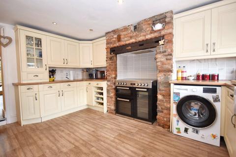 3 bedroom end of terrace house for sale, Brandy Carr Road, Kirkhamgate, Wakefield, West Yorkshire