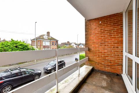 2 bedroom flat for sale, St. Peter's Park Road, Broadstairs, Kent