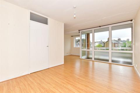 2 bedroom flat for sale, St. Peter's Park Road, Broadstairs, Kent