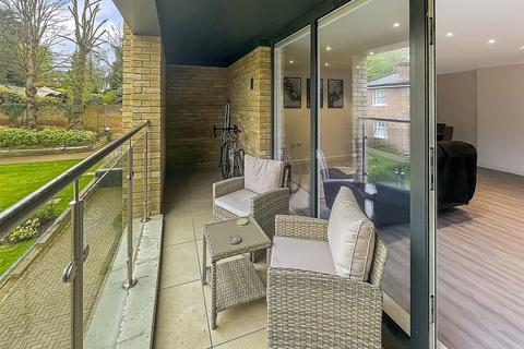 3 bedroom apartment for sale, Chalk Lane, Epsom, Surrey