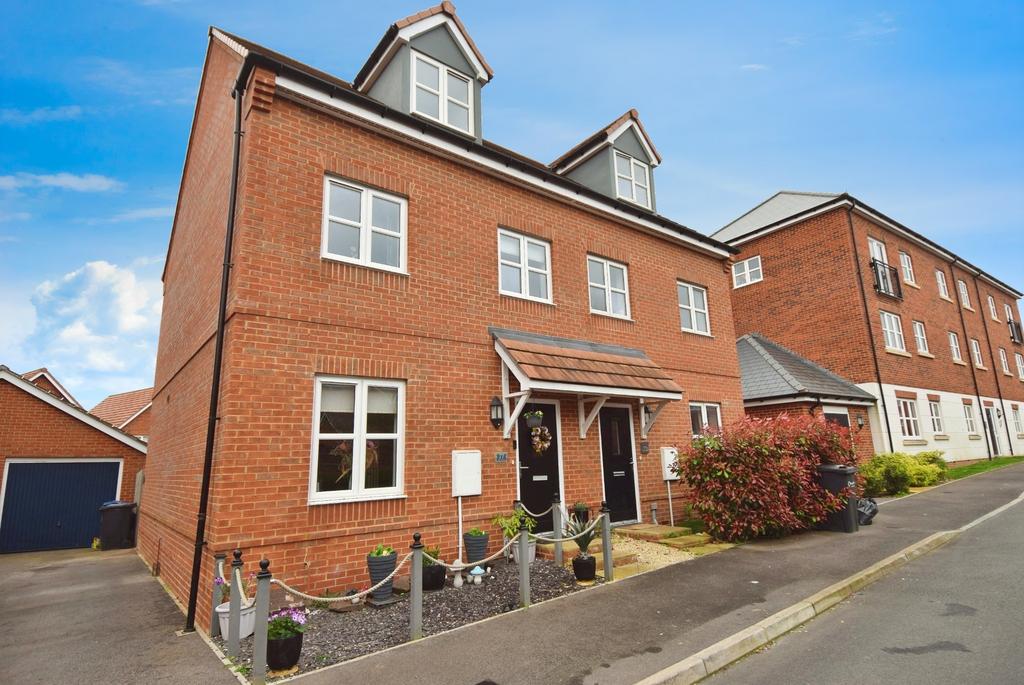 Princess Way, Amesbury, SP4 7GH 3 bed semidetached house for sale £