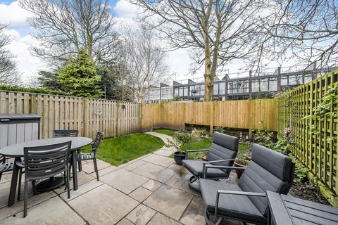 4 bedroom townhouse for sale, Christ Church Oval, Harrogate, HG1