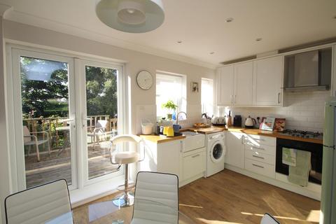 2 bedroom terraced house to rent, Larkfield Avenue, Rawdon, Leeds, West Yorkshire, LS19