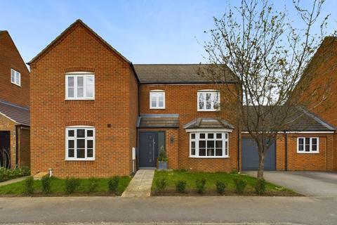 4 bedroom link detached house for sale, Kirby Drive, Bramley, Tadley, Hampshire, RG26