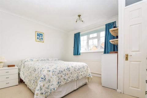 20 Christie Walk, Yateley, GU46 6YD