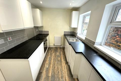 3 bedroom terraced house to rent, Lovat Road Preston PR1 6DQ